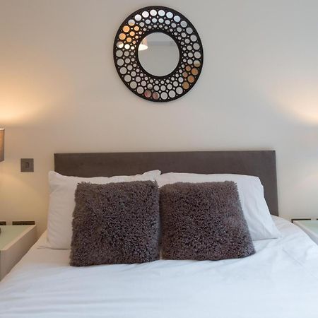 Central Tower Bridge Apartment لندن الغرفة الصورة