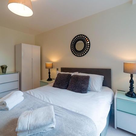 Central Tower Bridge Apartment لندن الغرفة الصورة
