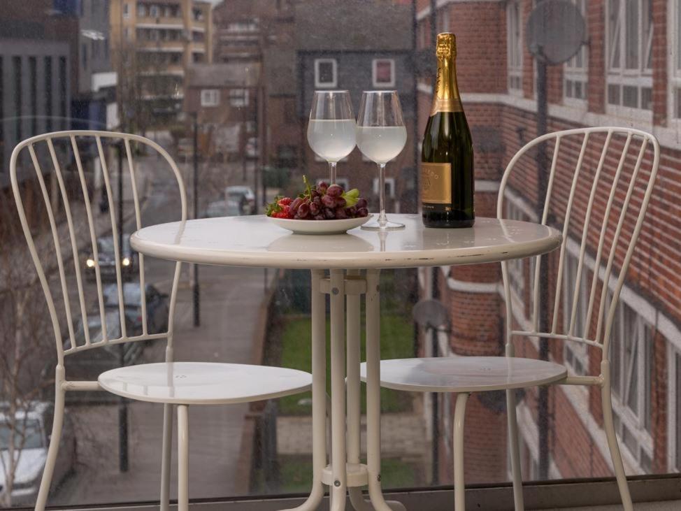 Central Tower Bridge Apartment لندن الغرفة الصورة