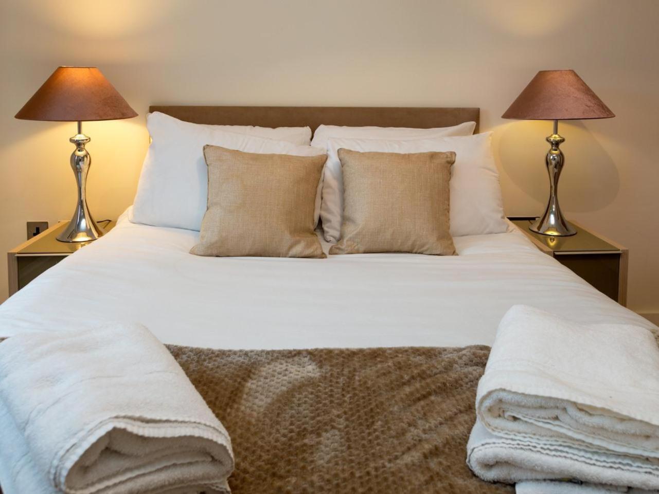 Central Tower Bridge Apartment لندن الغرفة الصورة