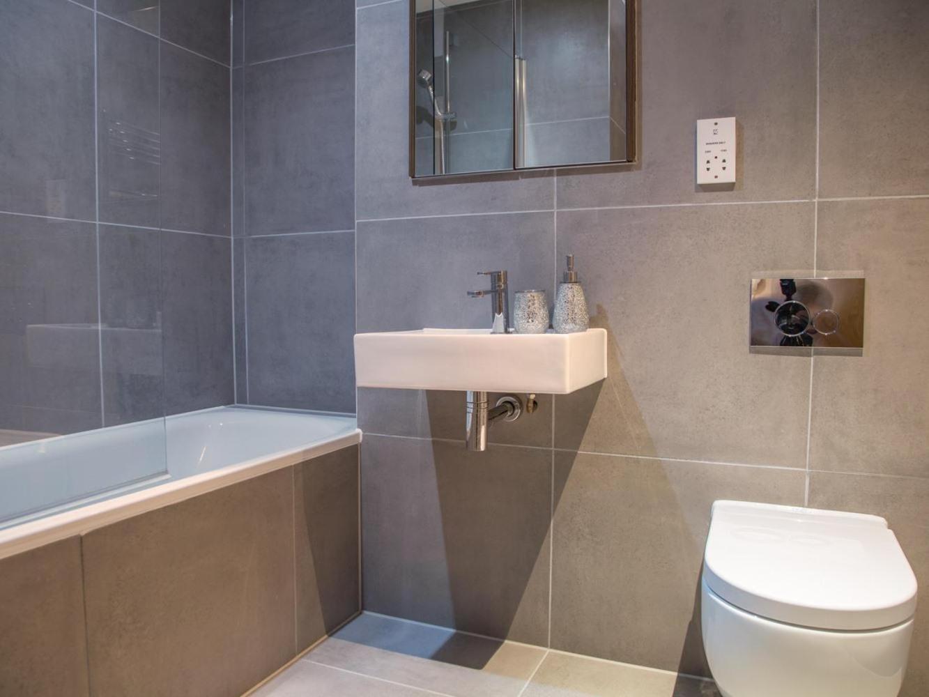 Central Tower Bridge Apartment لندن الغرفة الصورة