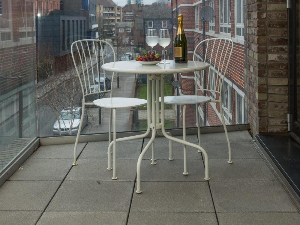 Central Tower Bridge Apartment لندن الغرفة الصورة