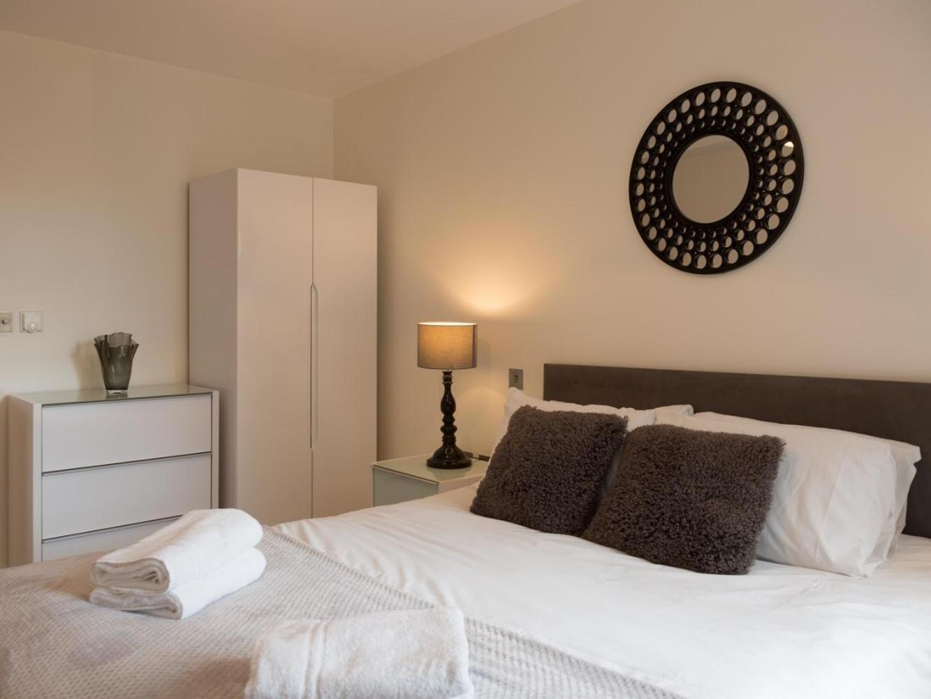 Central Tower Bridge Apartment لندن الغرفة الصورة