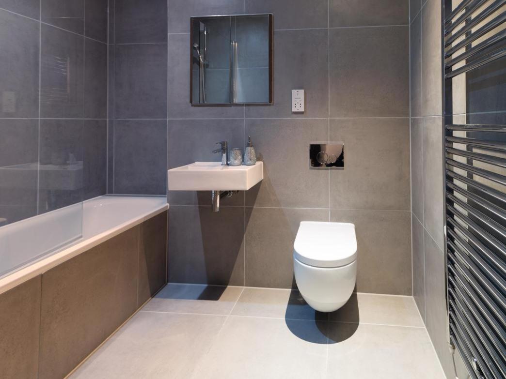 Central Tower Bridge Apartment لندن الغرفة الصورة