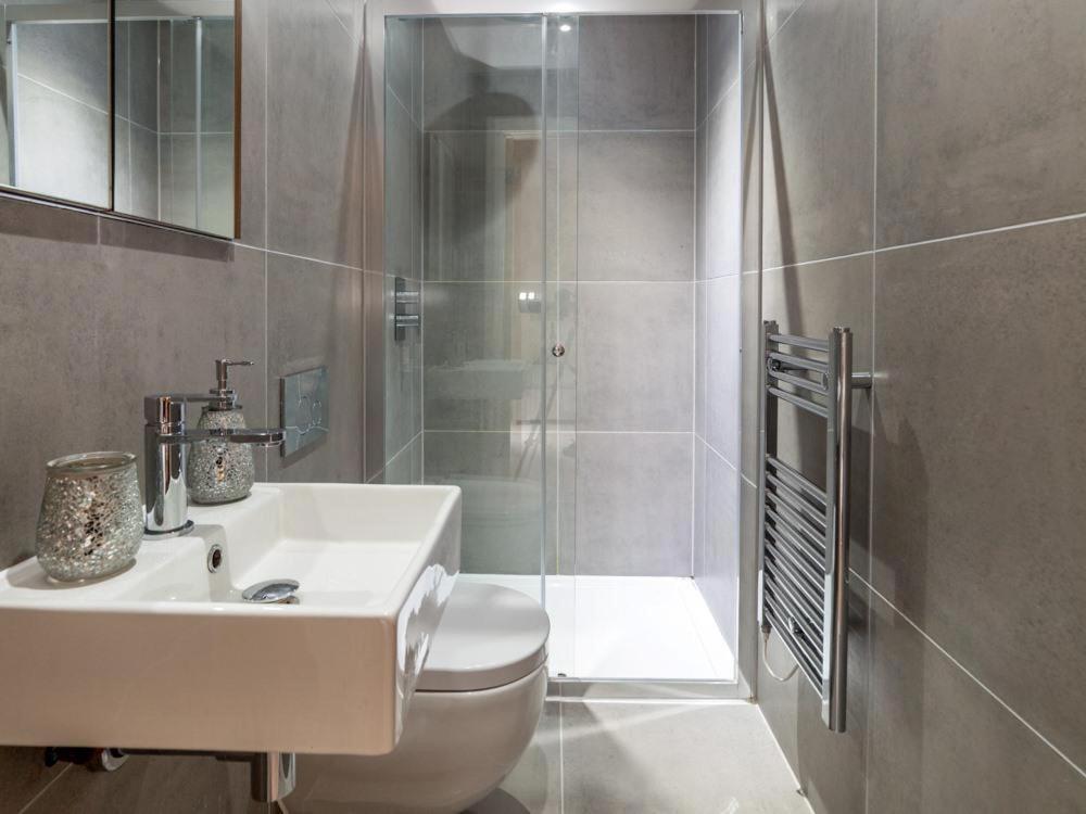 Central Tower Bridge Apartment لندن المظهر الخارجي الصورة